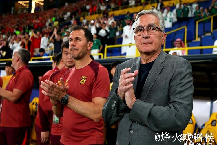 足协终止与国足主帅伊万合作 伊万回家抱孙子